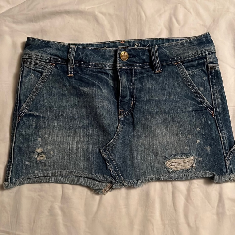 American Eagle 90’s mini skirt.